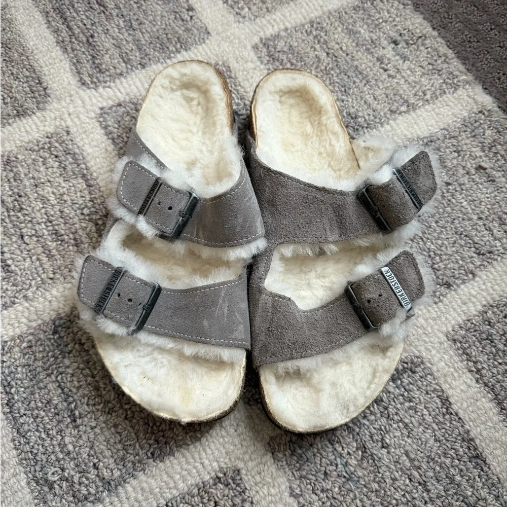 Birkenstock Shearling Arizona Sandals in Stone - Picture 2 of 2